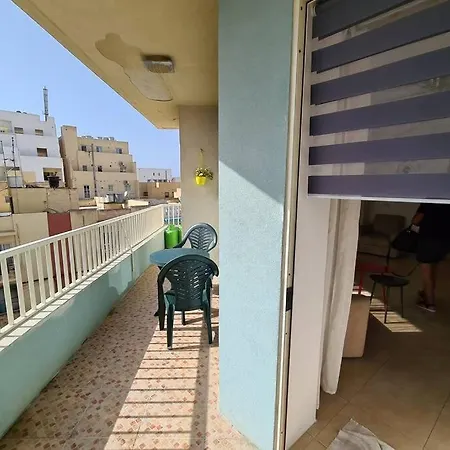 Bugibba Corner Stone Away From The Sea דירה