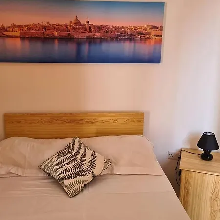 Bugibba Corner Stone Away From The Sea Apartamento *